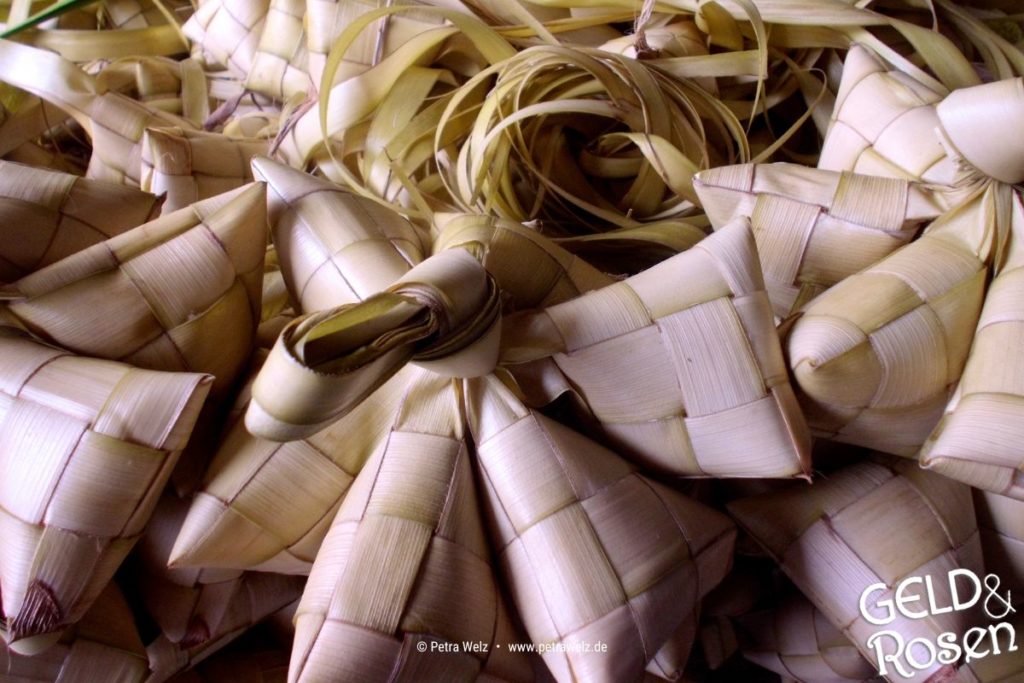 Asiatische Reispäckchen - Organisationsberatung bedeutet genau hinzuschauen, was in der Institution steckt (Photocredit: Petra Welz, Geld & Rosen, Düsseldorf)